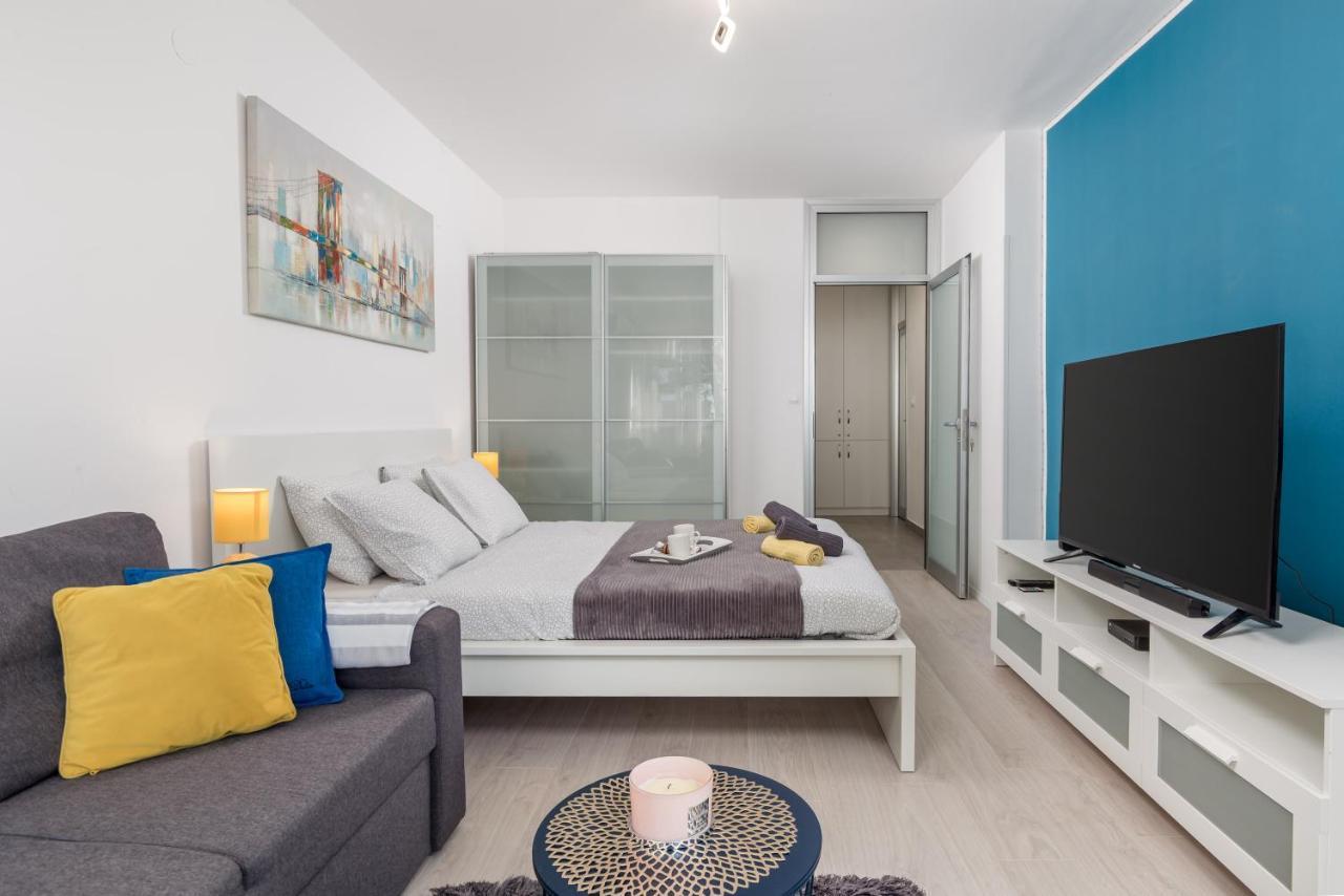غييكا Sunny Studio Apartment With Balcony المظهر الخارجي الصورة