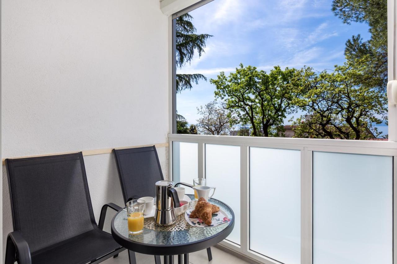 غييكا Sunny Studio Apartment With Balcony المظهر الخارجي الصورة