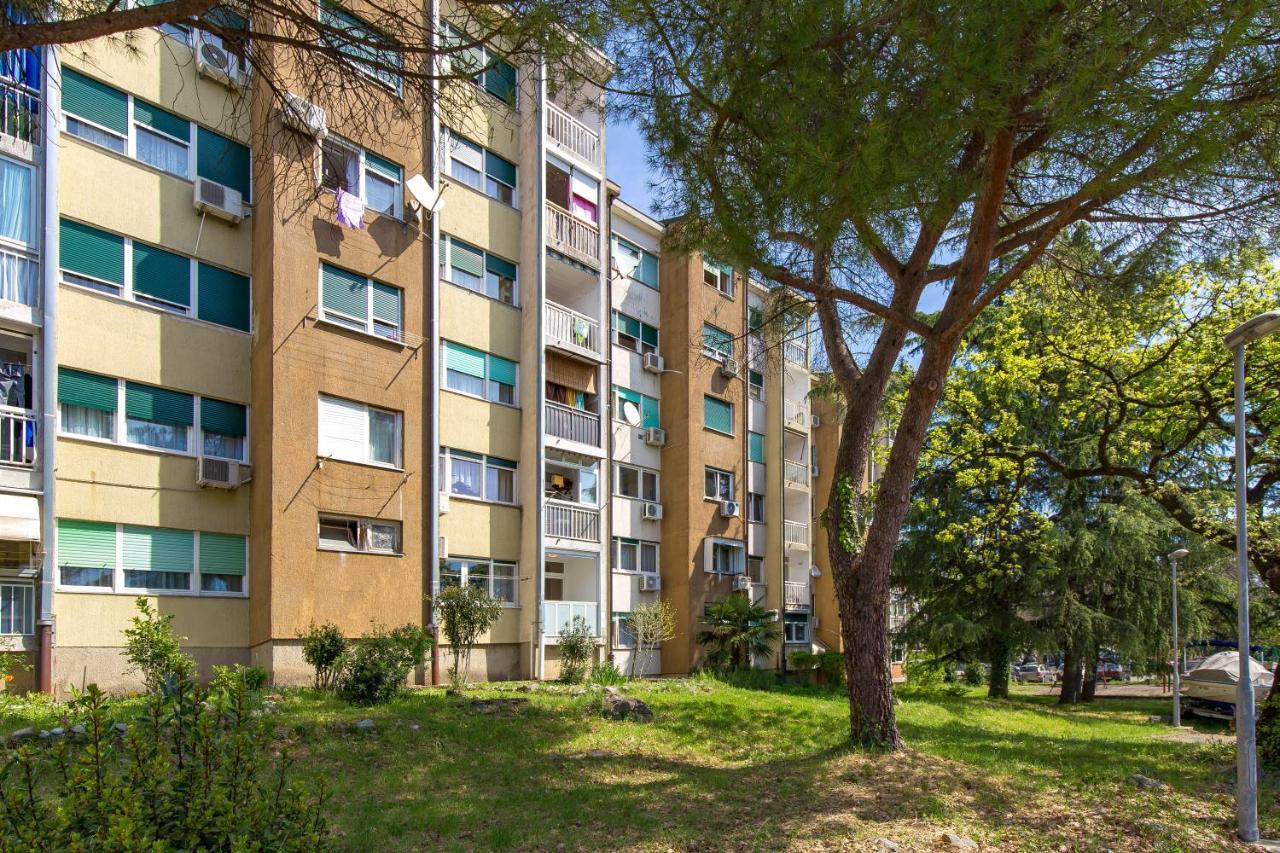 غييكا Sunny Studio Apartment With Balcony المظهر الخارجي الصورة