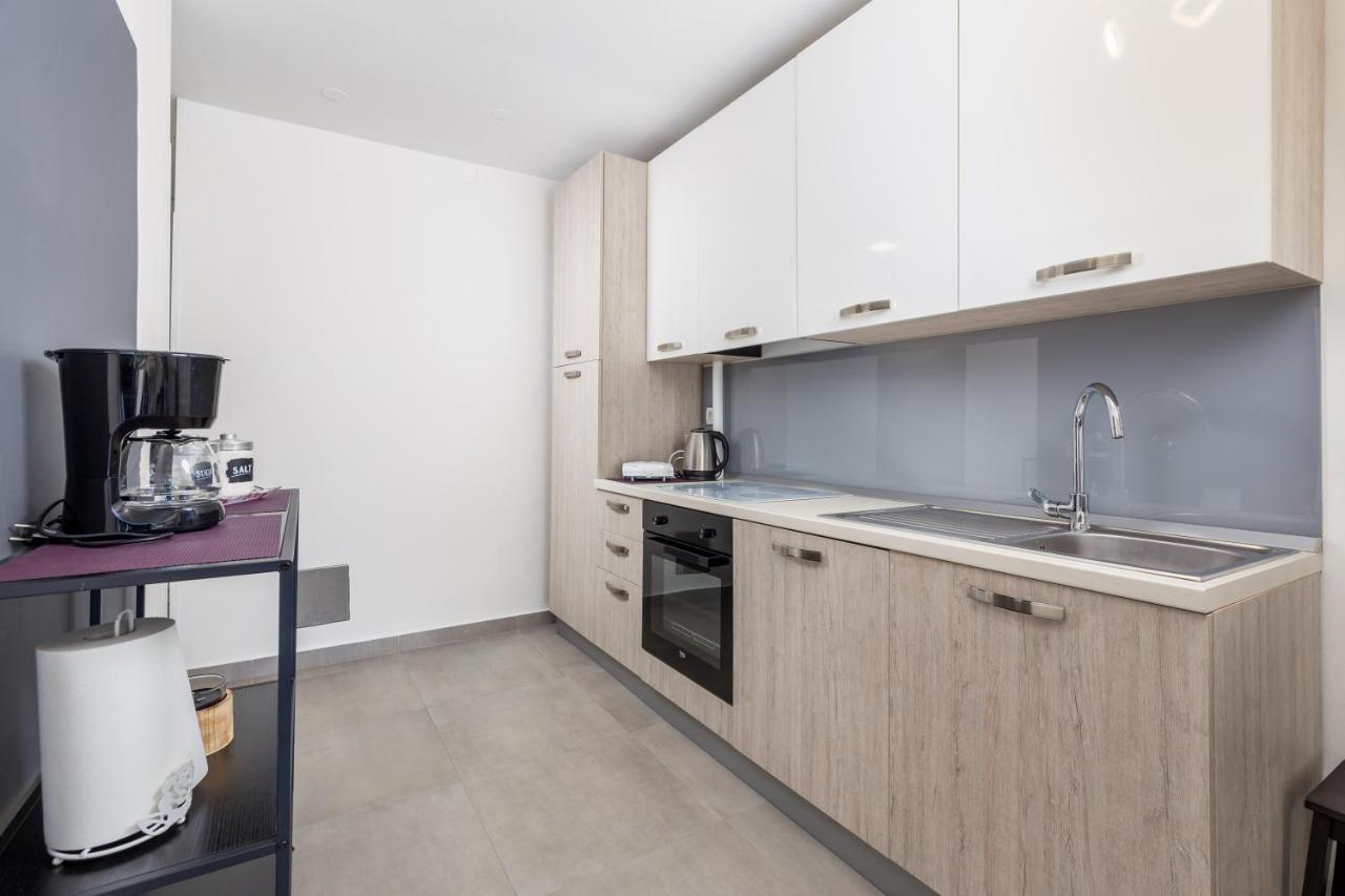 غييكا Sunny Studio Apartment With Balcony المظهر الخارجي الصورة