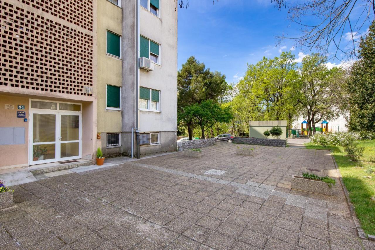 غييكا Sunny Studio Apartment With Balcony المظهر الخارجي الصورة